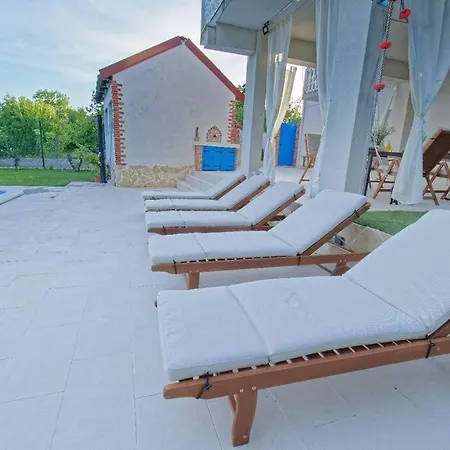 Unique Retreat - Harmony With Private Pool Neoric