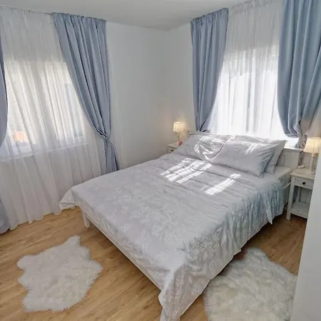 Unique Retreat - Harmony With Private Pool Apartment *