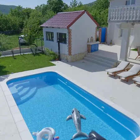 Unique Retreat - Harmony With Private Pool Apartment