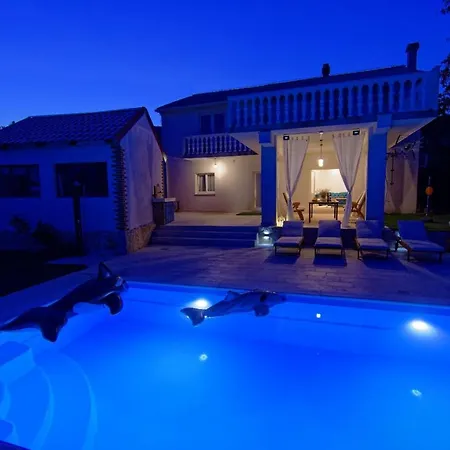 Apartment Unique Retreat - Harmony With Private Pool *