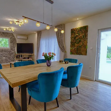 Apartment Unique Retreat - Harmony With Private Pool Neoric